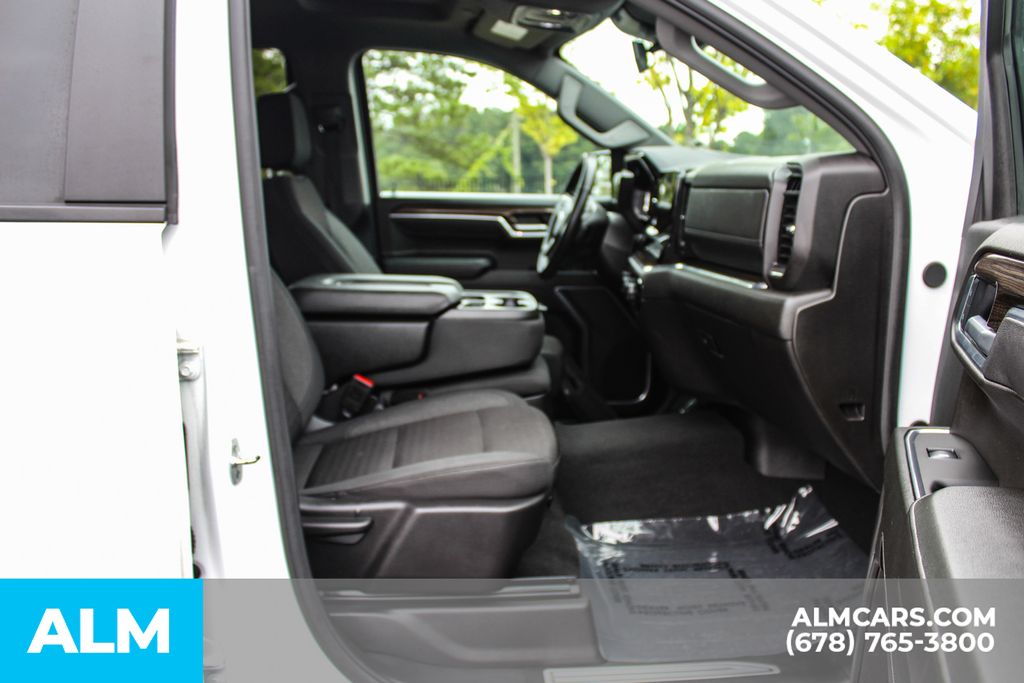 Used 2025 White Chevrolet LT image 21