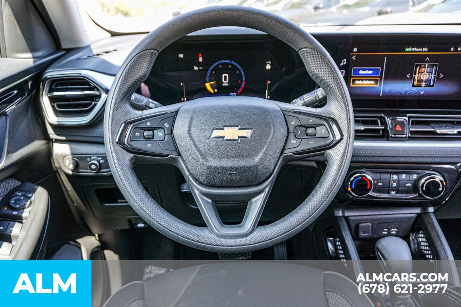 Used 2025 Gray Chevrolet LT image 27