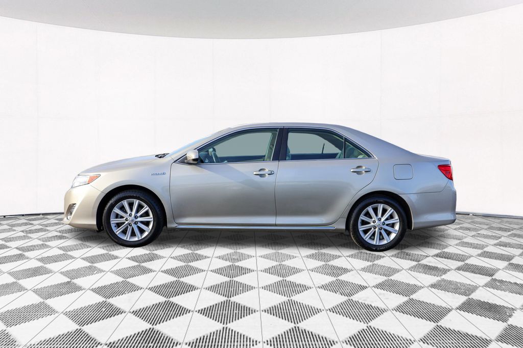 2014 Toyota Camry Hybrid LE 11