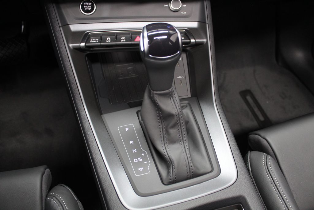 Thumbnail: 2025 Audi Q3 - 18