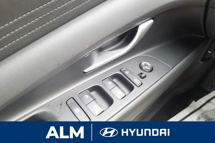 2025 Hyundai Elantra SE photo 21