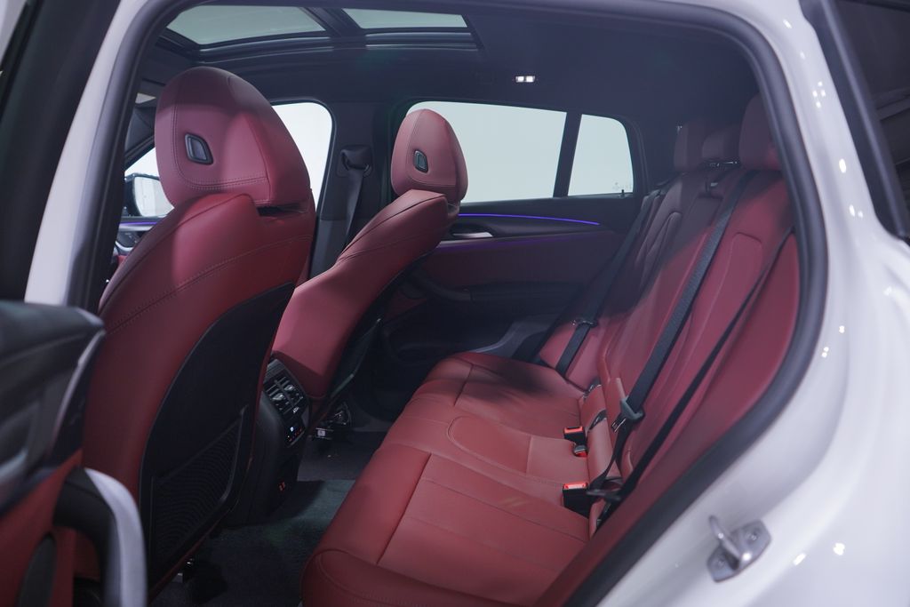 Thumbnail: 2025 BMW X4 - 9