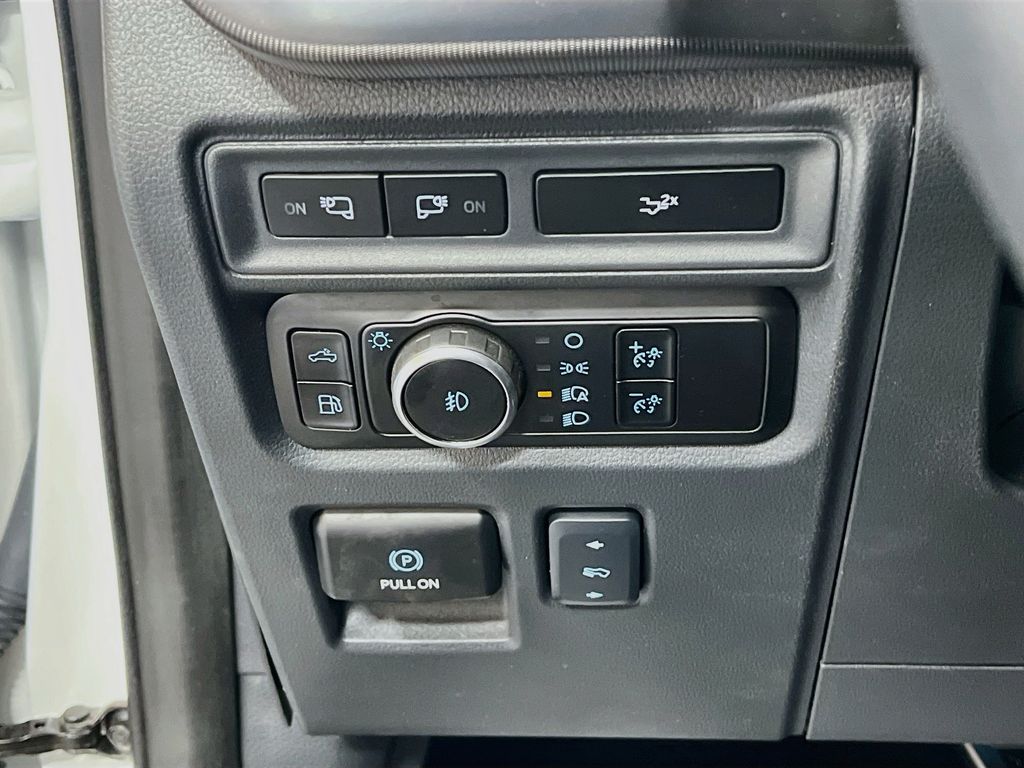 Used 2024 White Metallic Ford Lariat image 10