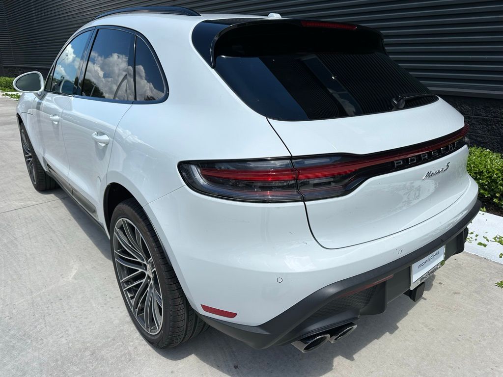 Thumbnail: 2025 Porsche Macan - 3