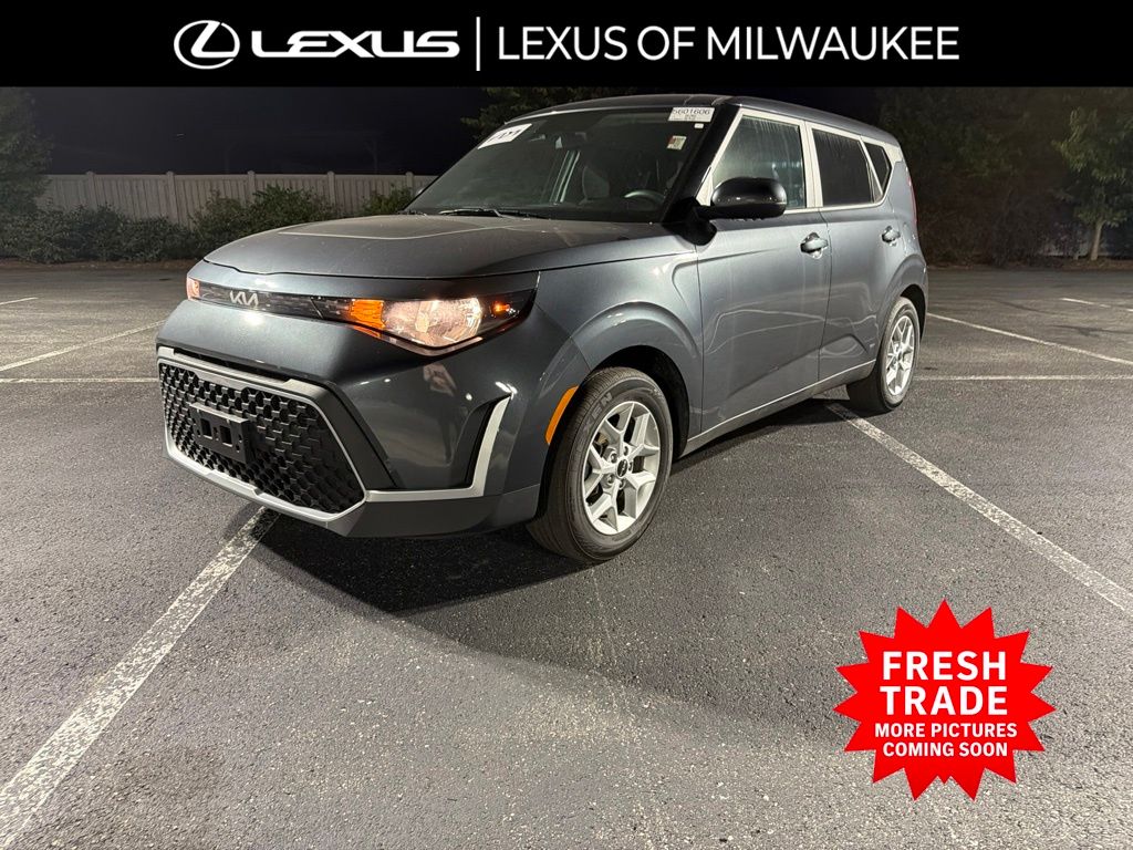 Gray 2025 Kia Soul Wagon Continuously Variable Transmission