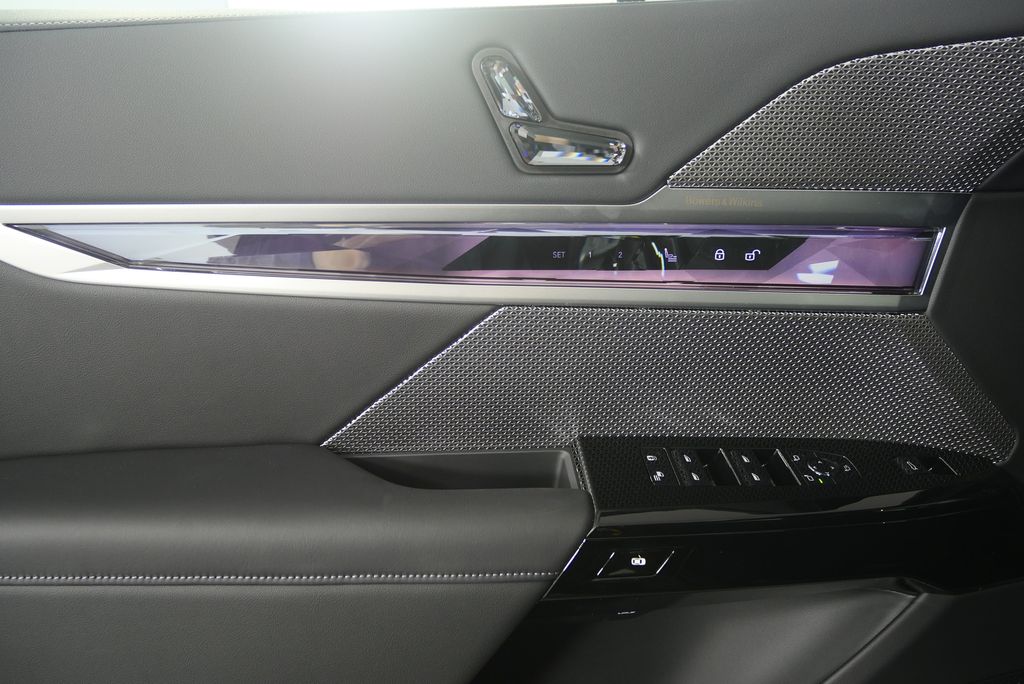 Thumbnail: 2026 BMW i7 - 9