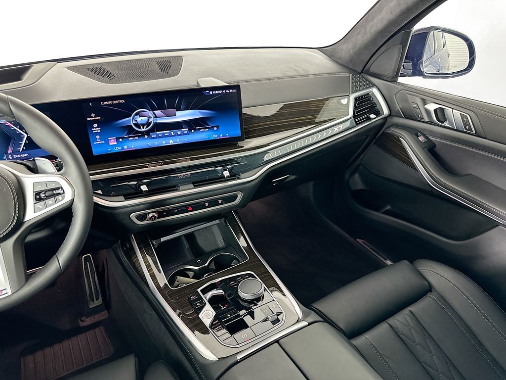 Thumbnail: 2025 BMW X7 - 22