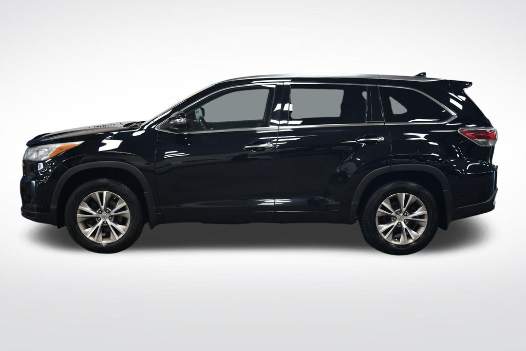 Thumbnail: 2015 Toyota Highlander - 4