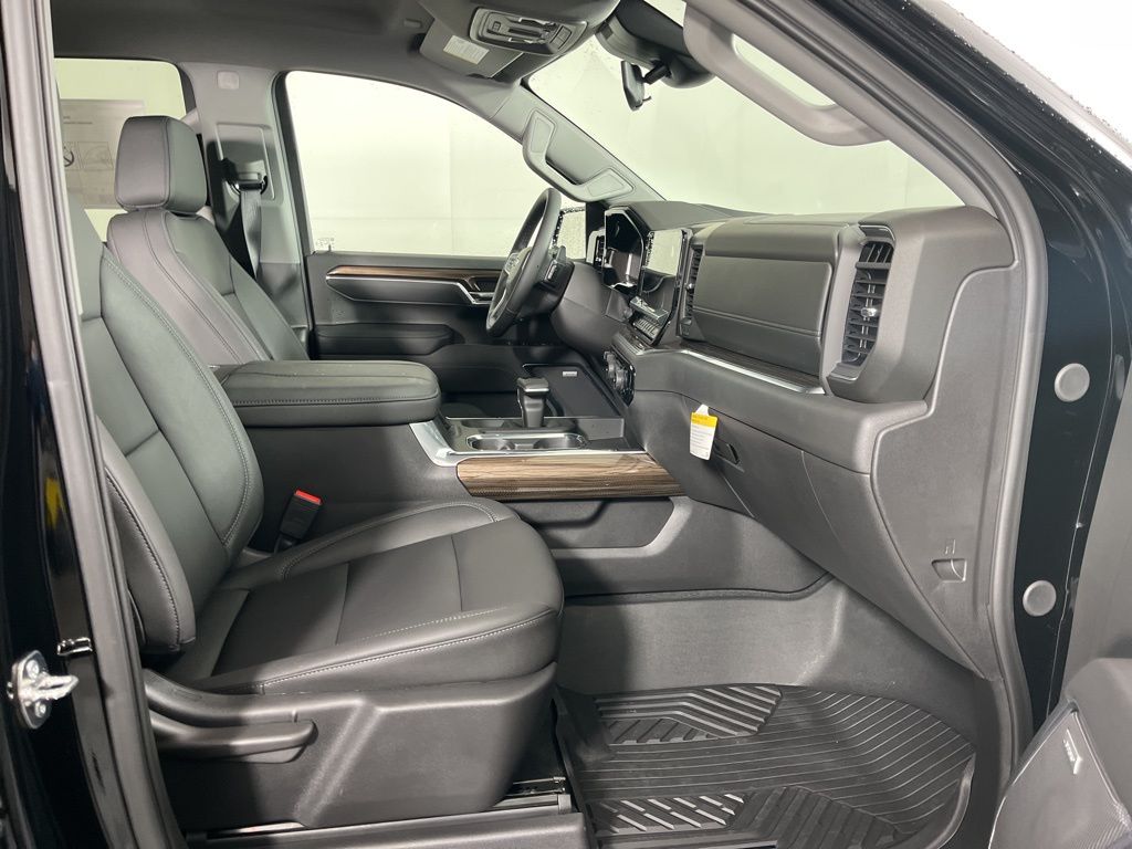 2025 Chevrolet Silverado 1500  6