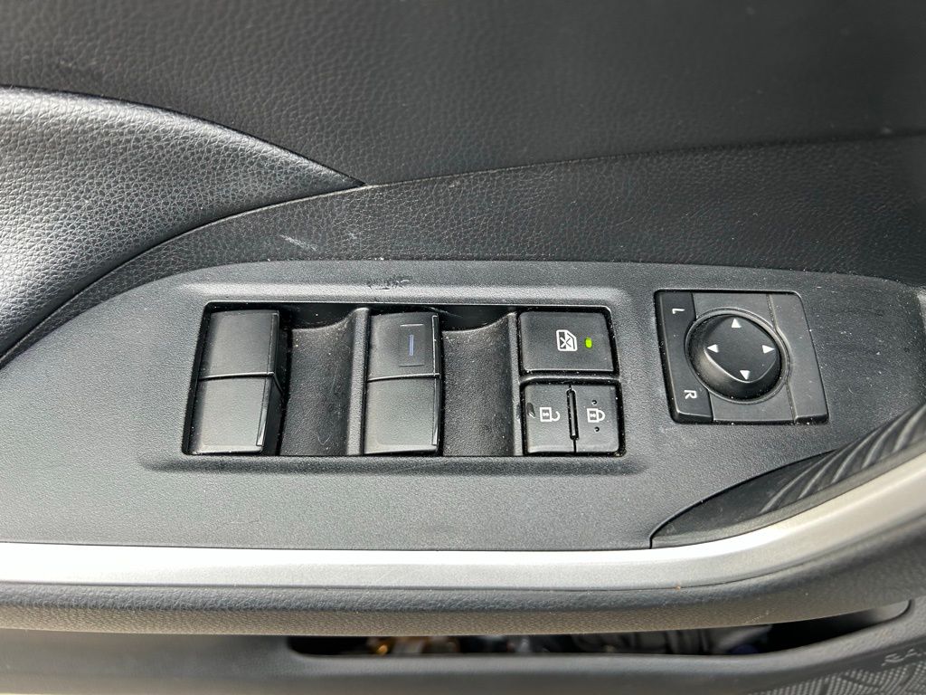 Thumbnail: 2020 Toyota RAV4 - 15