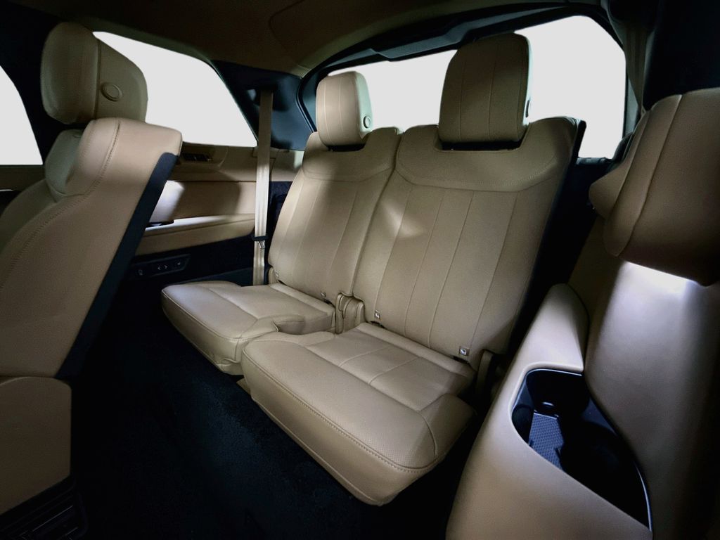 Thumbnail: 2026 Land Rover Range Rover - 31