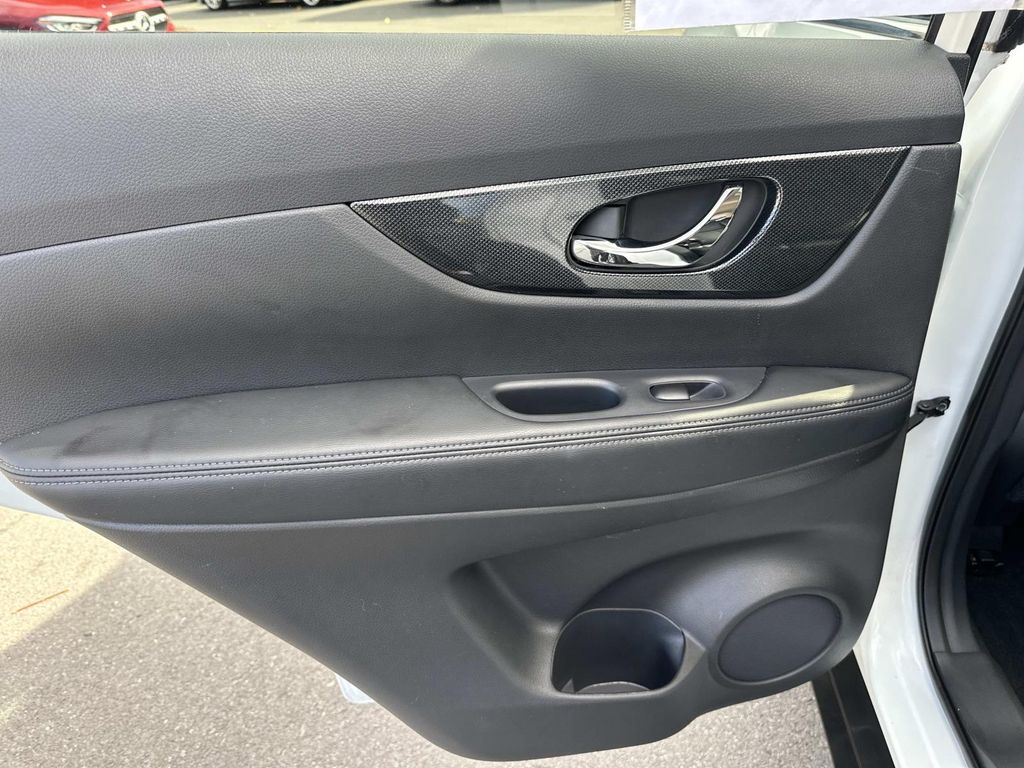 Thumbnail: 2014 Nissan Rogue - 30