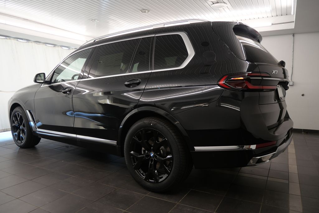 2025 BMW X7 xDrive40i 4