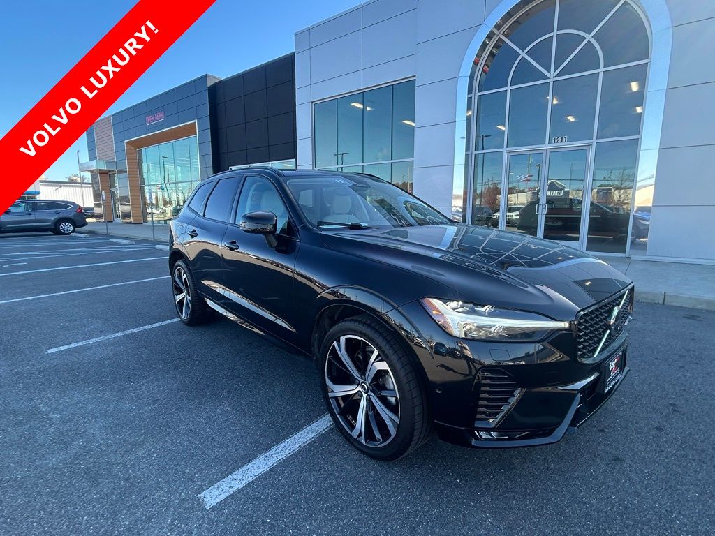 2023 Volvo XC60 B6 Ultimate Dark Theme AWD