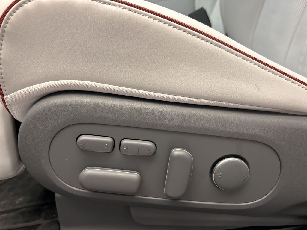 Thumbnail: 2023 Hyundai Ioniq 5 - 13