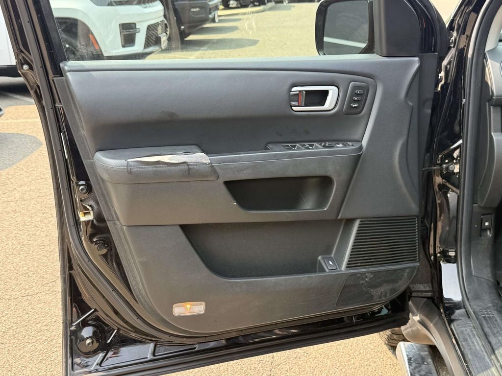 Used 2011 Black Honda Touring image 30
