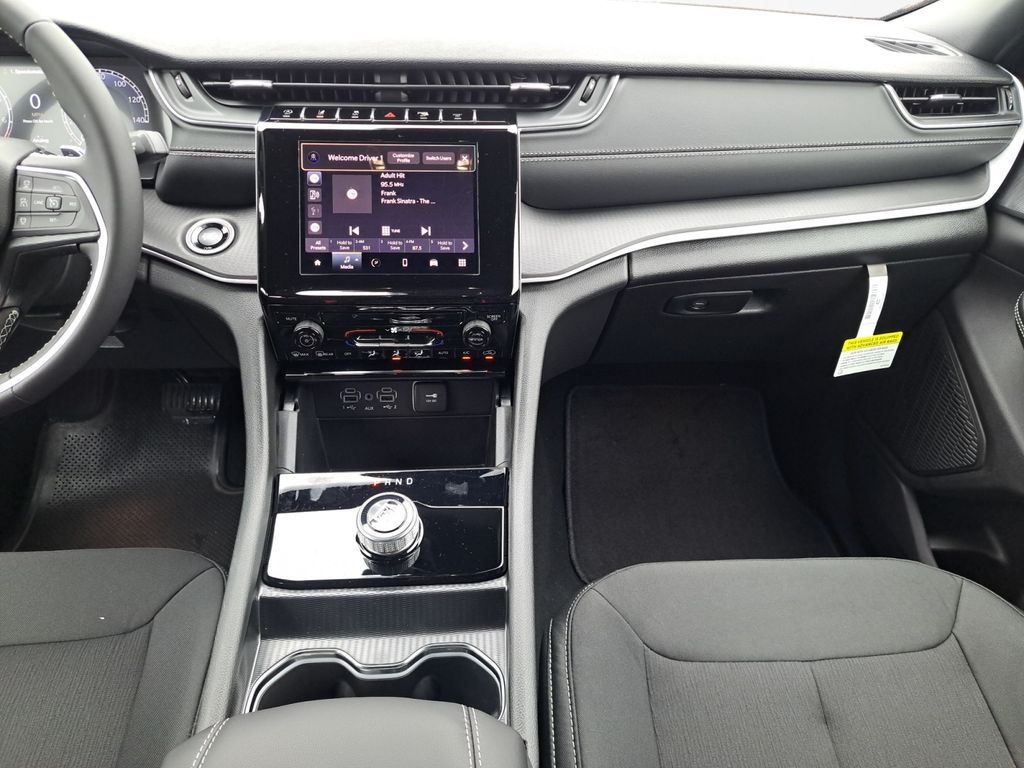 New Car 2025 Jeep Grand Cherokee  Laredo For Sale Under $35,000 In Austin, Texas