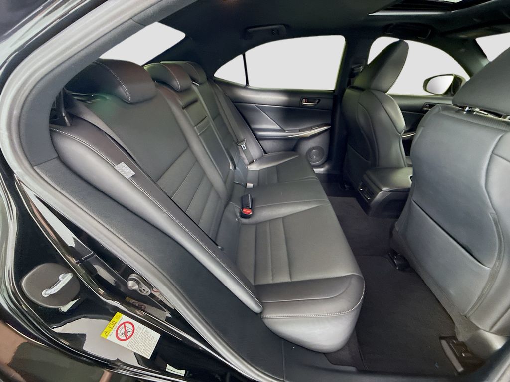 Thumbnail: 2019 Lexus IS - 23