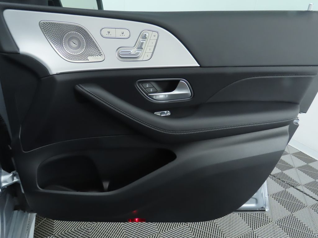 Thumbnail: 2026 Mercedes-Benz GLE - 27