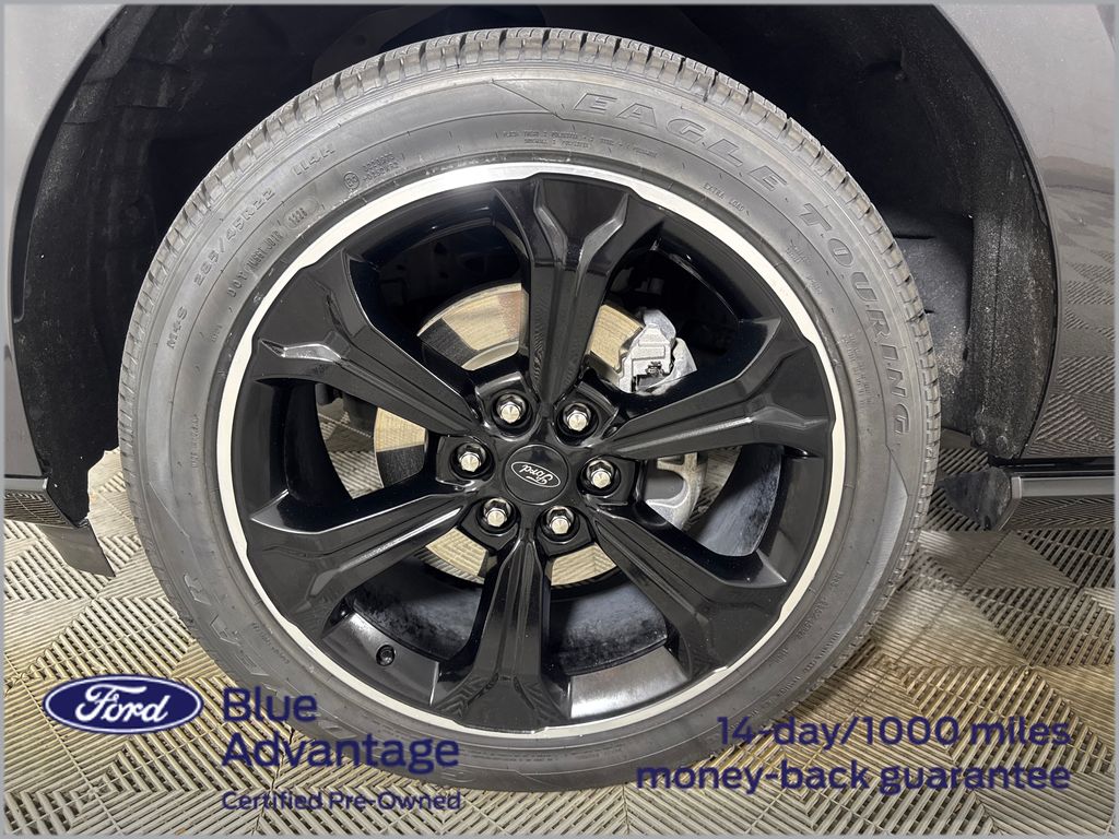 Certified Used 2022  Ford Limited image 14