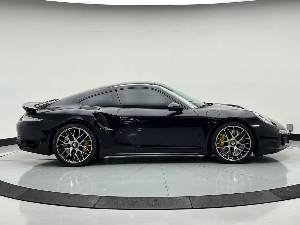 Thumbnail: 2015 Porsche 911 - 8