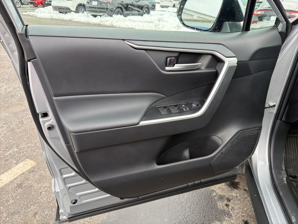 Thumbnail: 2025 Toyota RAV4 - 18