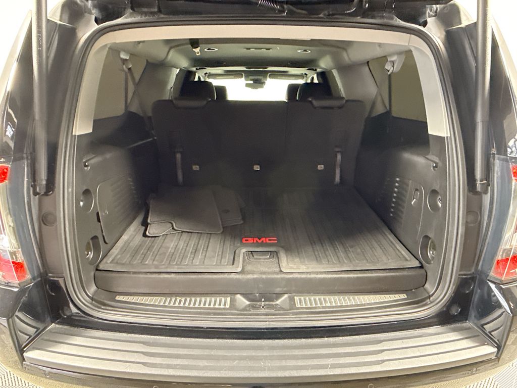 Thumbnail: 2020 GMC Yukon XL - 28