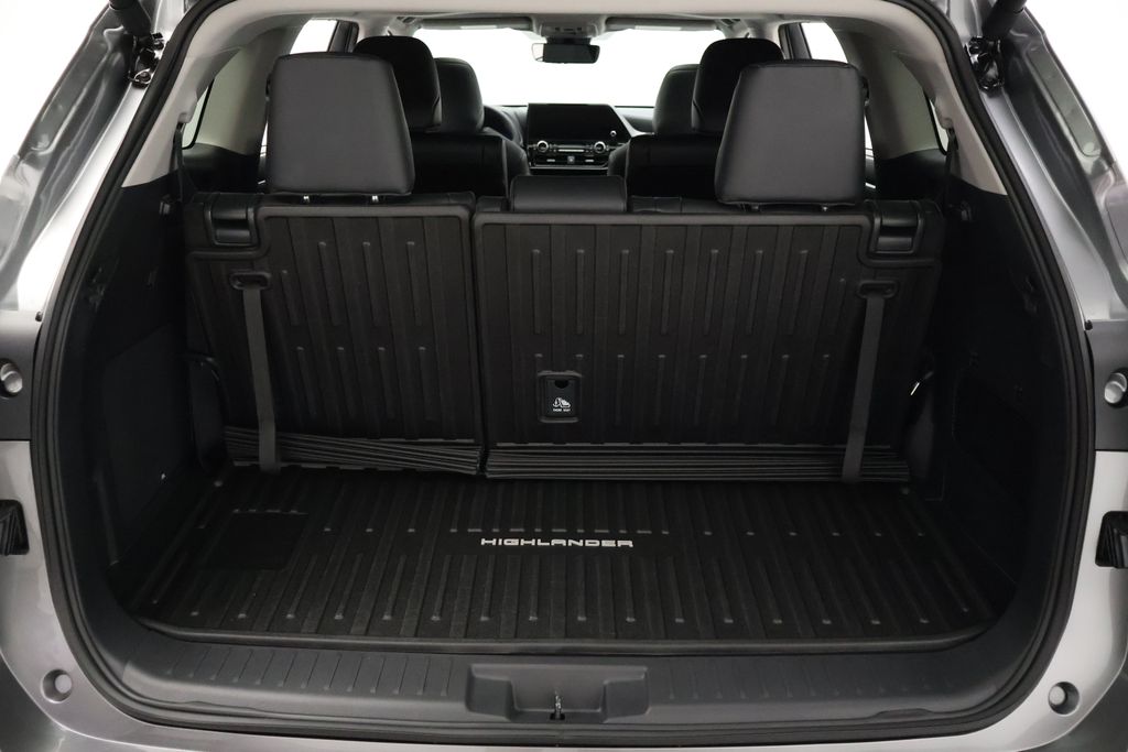 Thumbnail: 2026 Toyota Highlander - 22