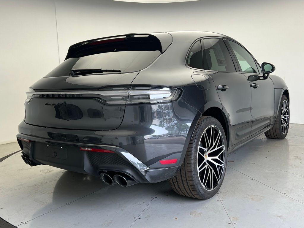 Thumbnail: 2023 Porsche Macan - 22
