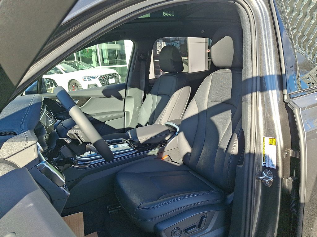 Thumbnail: 2026 Audi Q7 - 10