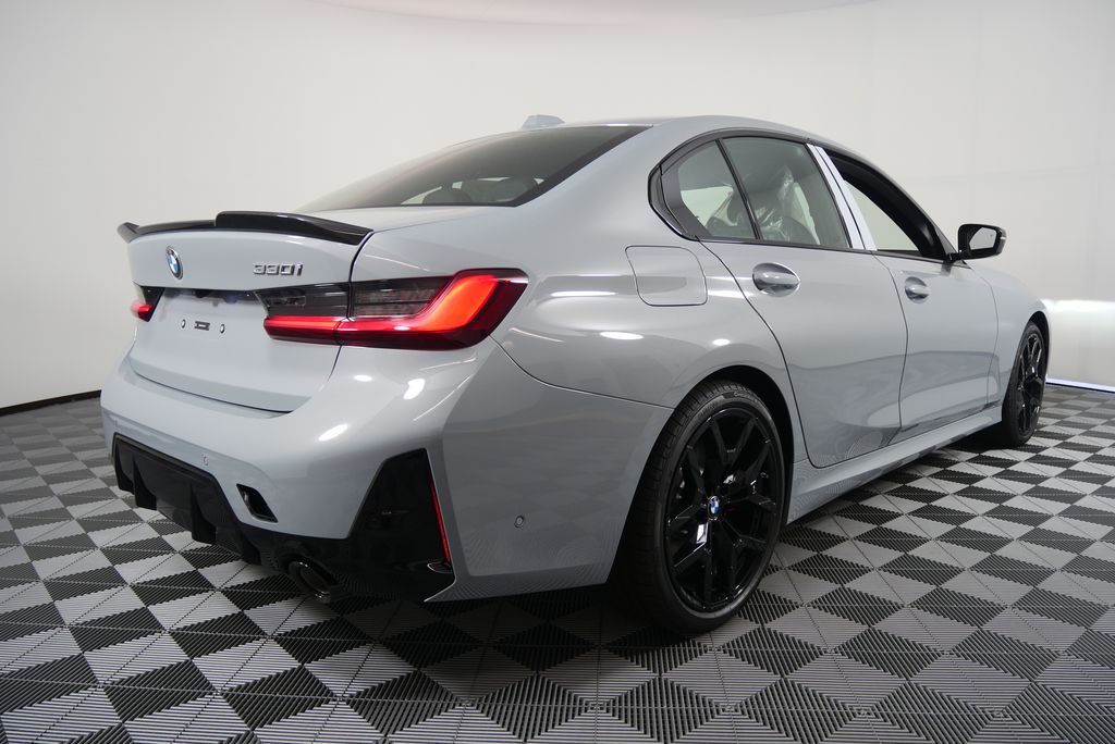 Thumbnail: 2025 BMW 3 Series - 3