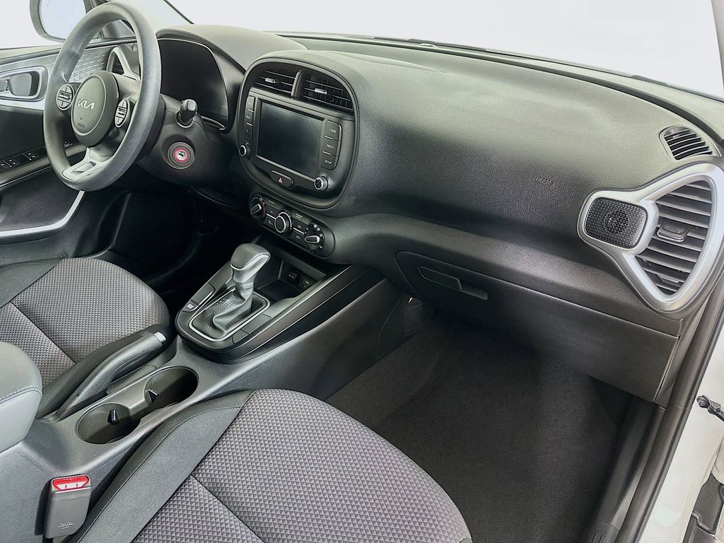 2025 Kia Soul LX - Photo 28