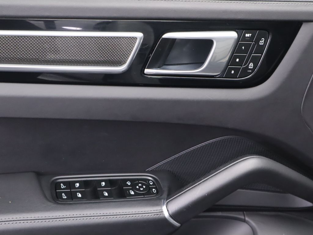 Thumbnail: 2023 Porsche Cayenne - 24