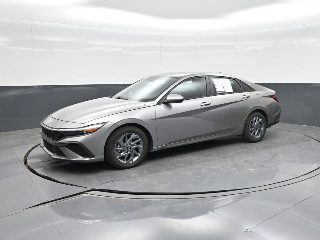 Fluid Metal 2024 Hyundai Elantra Sedan Front-Wheel Drive Continuously Variable Transmission