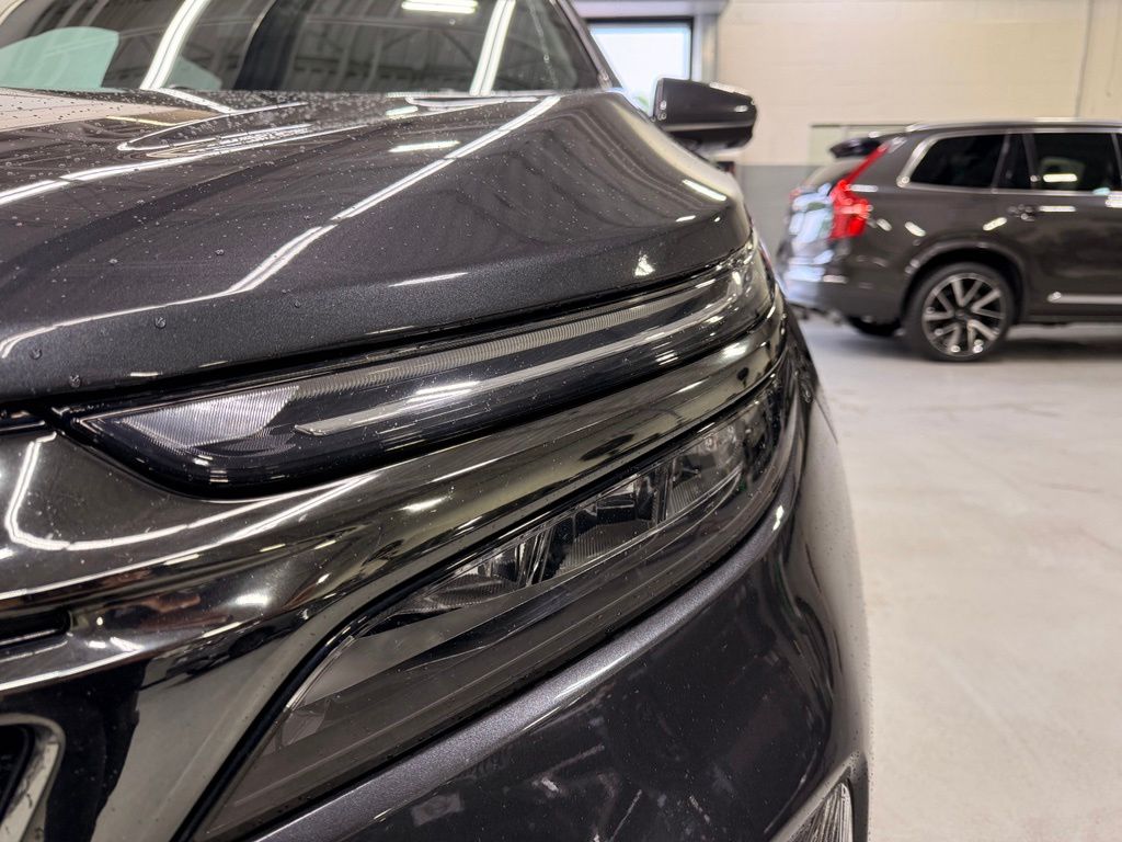 Thumbnail: 2022 Chevrolet Equinox - 9