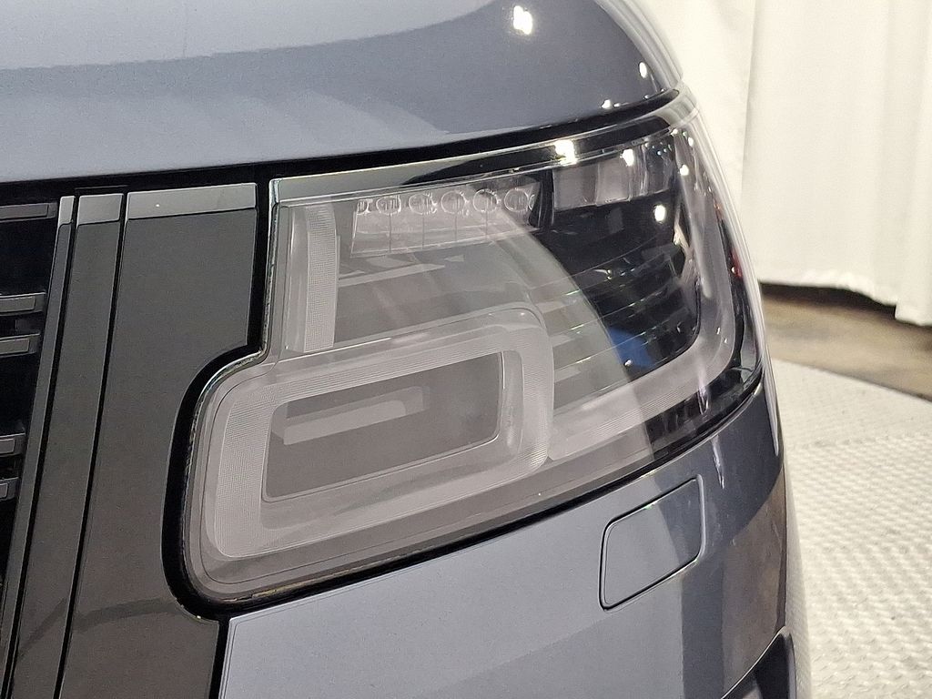 Thumbnail: 2018 Land Rover Range Rover - 9
