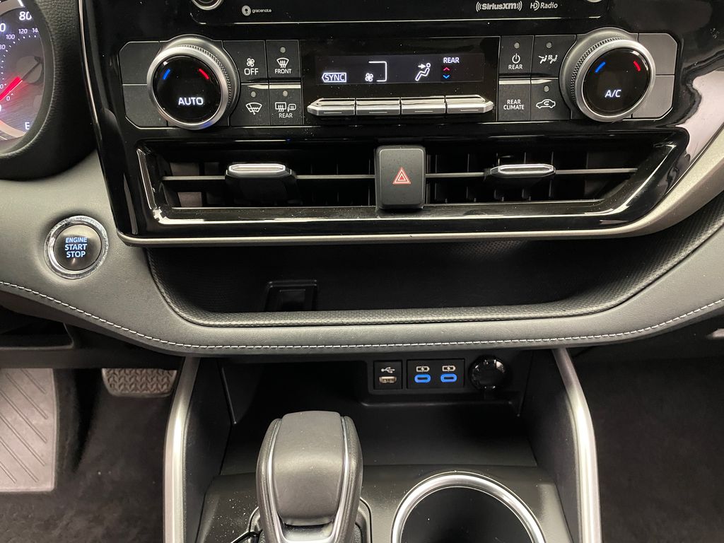2022 Toyota Highlander LE 27