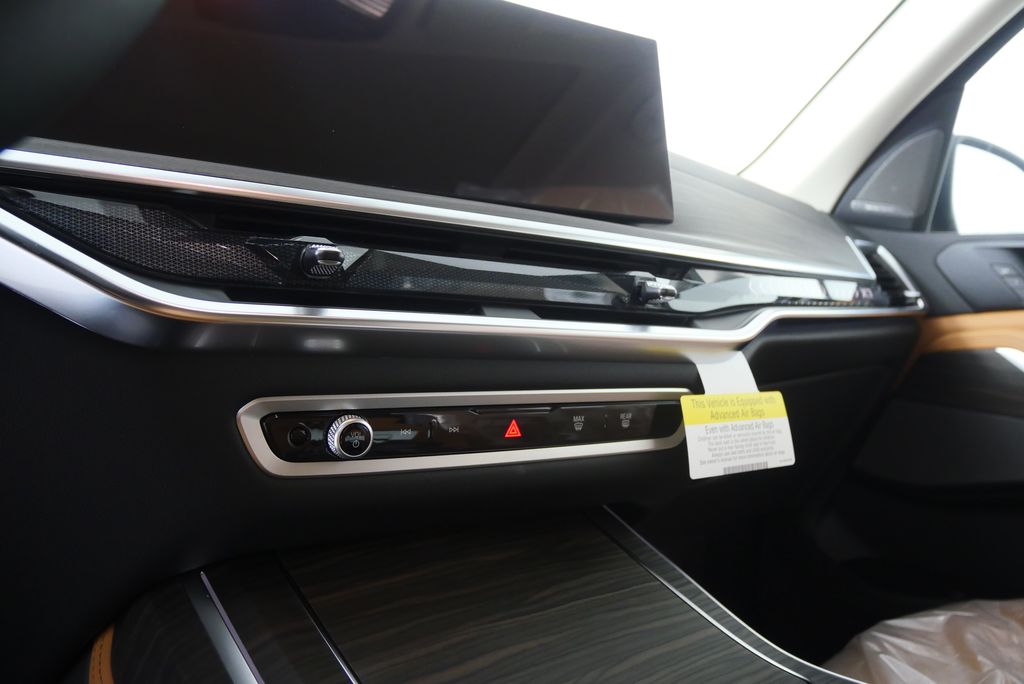 Thumbnail: 2026 BMW X7 - 23