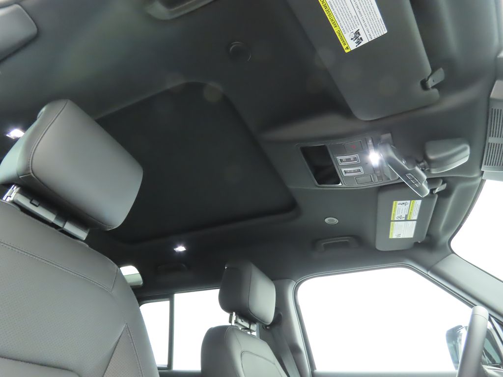 2025 Land Rover Defender 110 18
