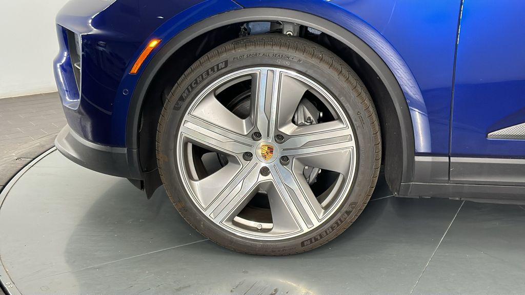 2024 Porsche Macan T 11