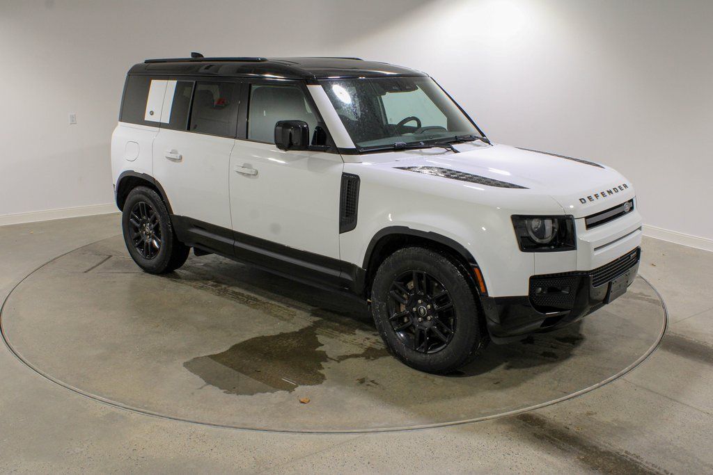 Certified Used 2022 White Land Rover X-Dynamic SE image 7