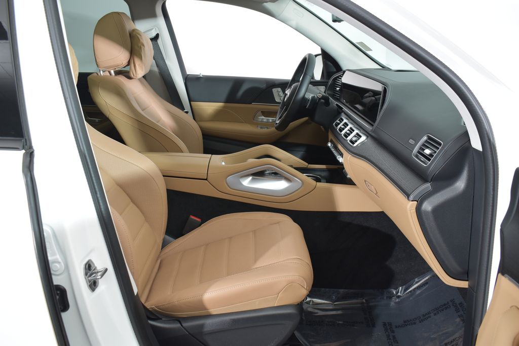 Thumbnail: 2026 Mercedes-Benz GLE - 26