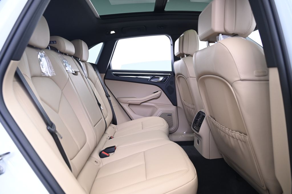 Thumbnail: 2025 Porsche Macan - 18