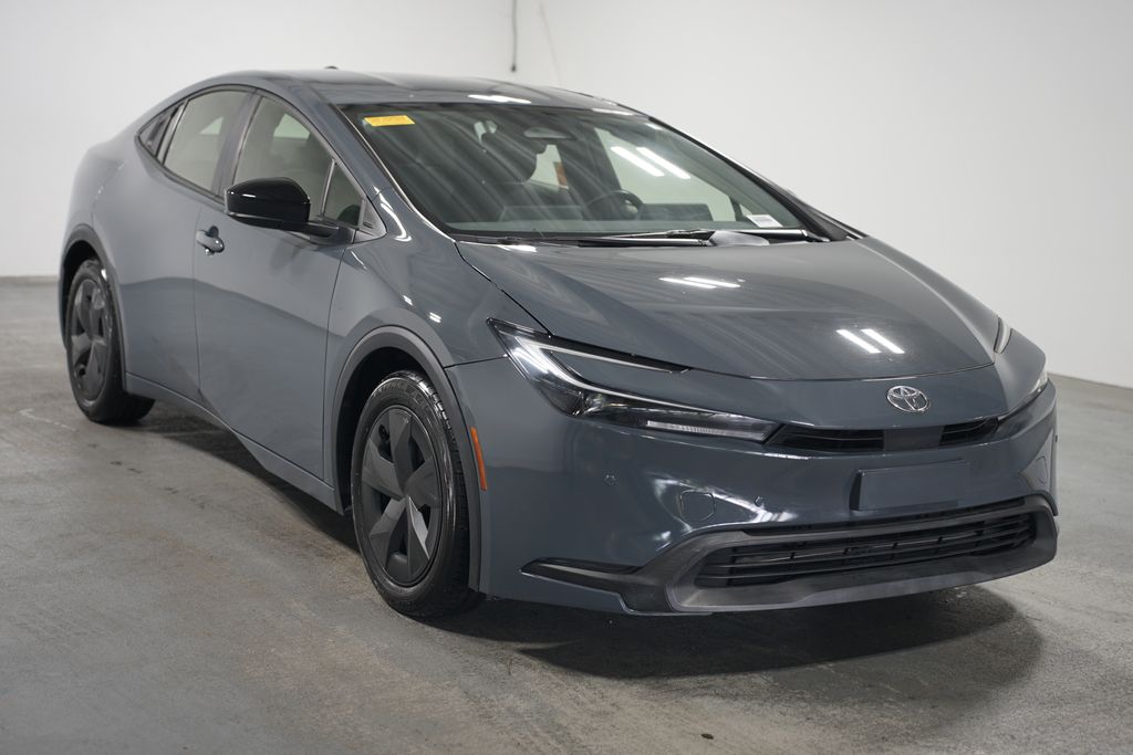 2023 Toyota Prius LE 3