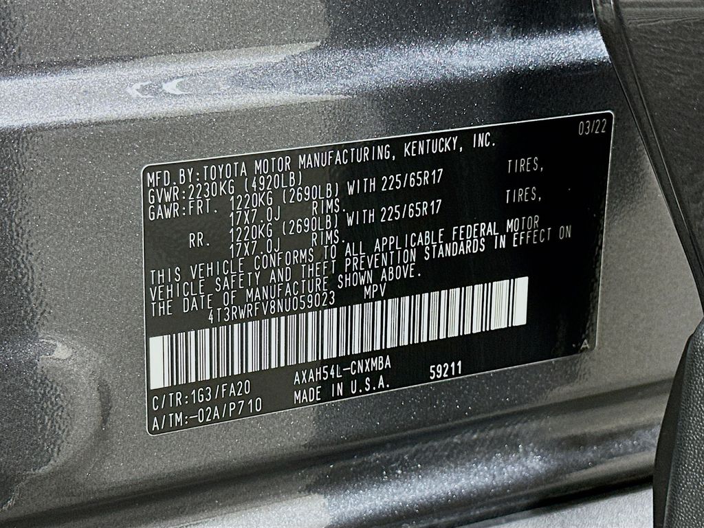 2022 Toyota RAV4 XLE 32