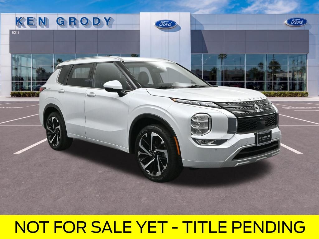 White 2024 Mitsubishi Outlander SUV / Crossover Front-Wheel Drive Continuously Variable Transmission
