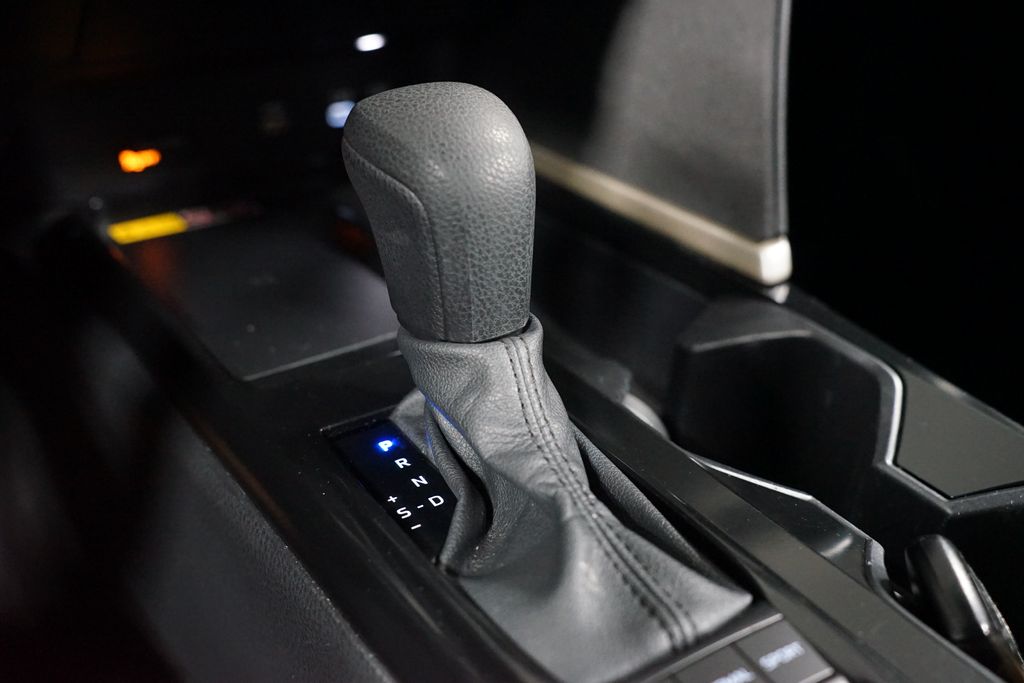 Thumbnail: 2025 Toyota Camry - 21