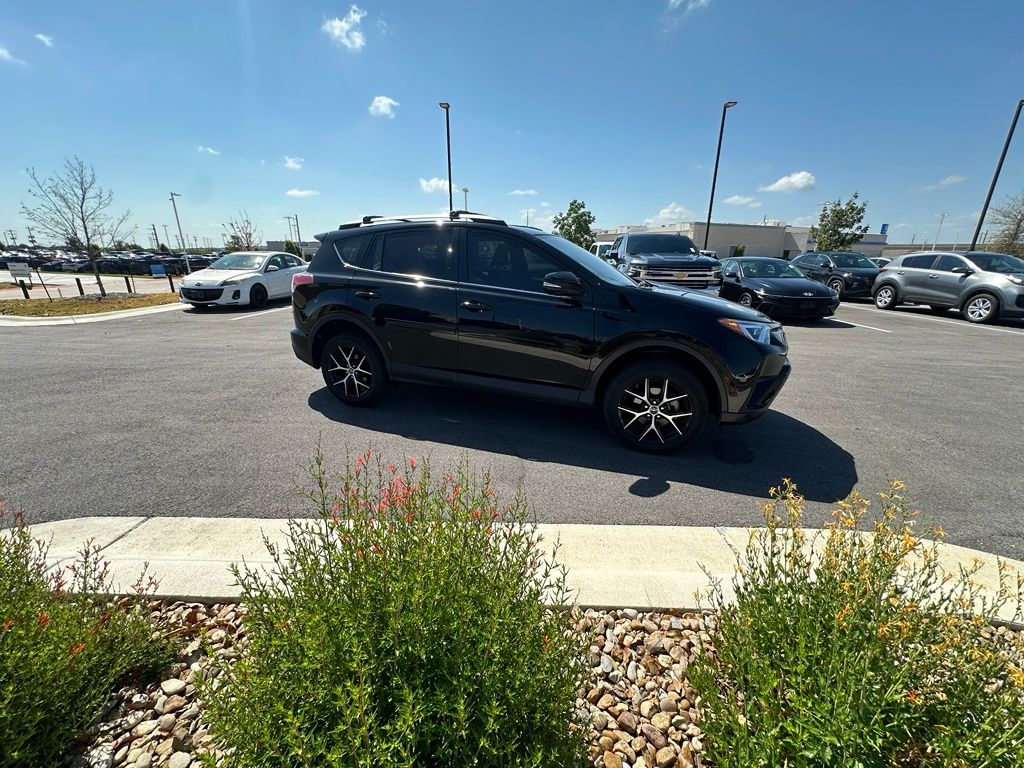 Thumbnail: 2018 Toyota RAV4 - 2