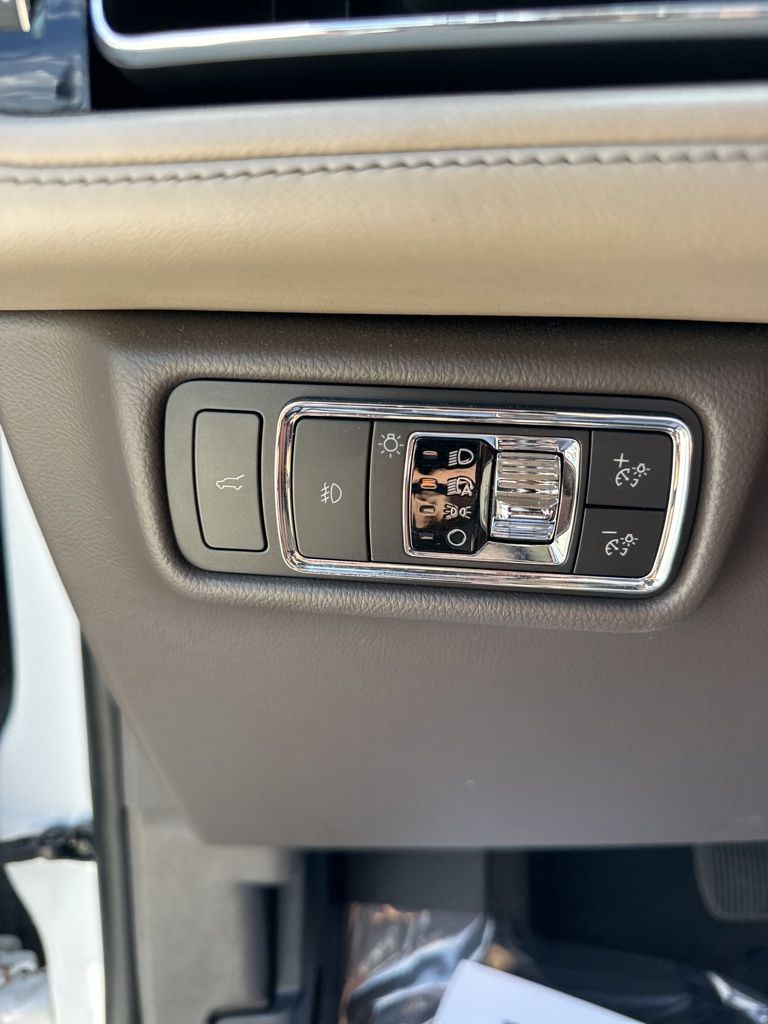 2021 Pristine White Lincoln Aviator Reserve AWD SUV