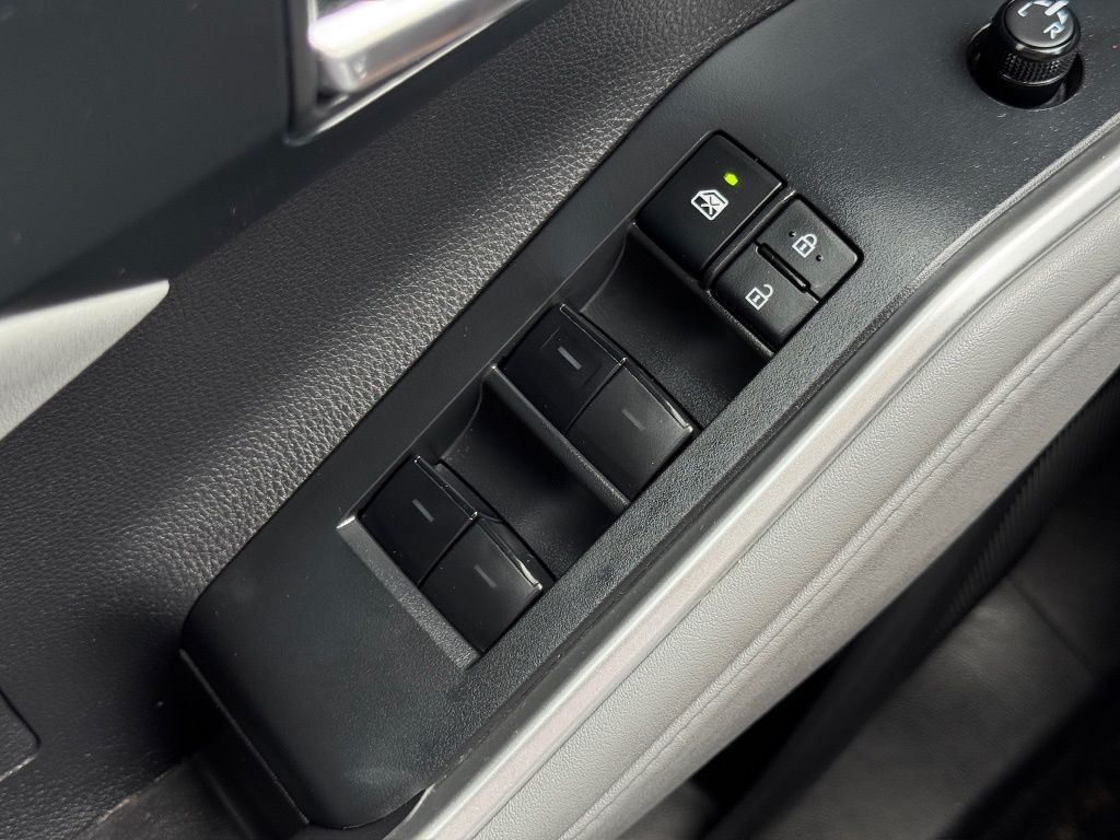 2022 Toyota Highlander XLE Beige at Bravo Nissan
